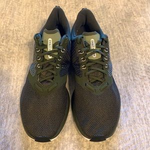 Nike Zoom Strike 12 Green Silver